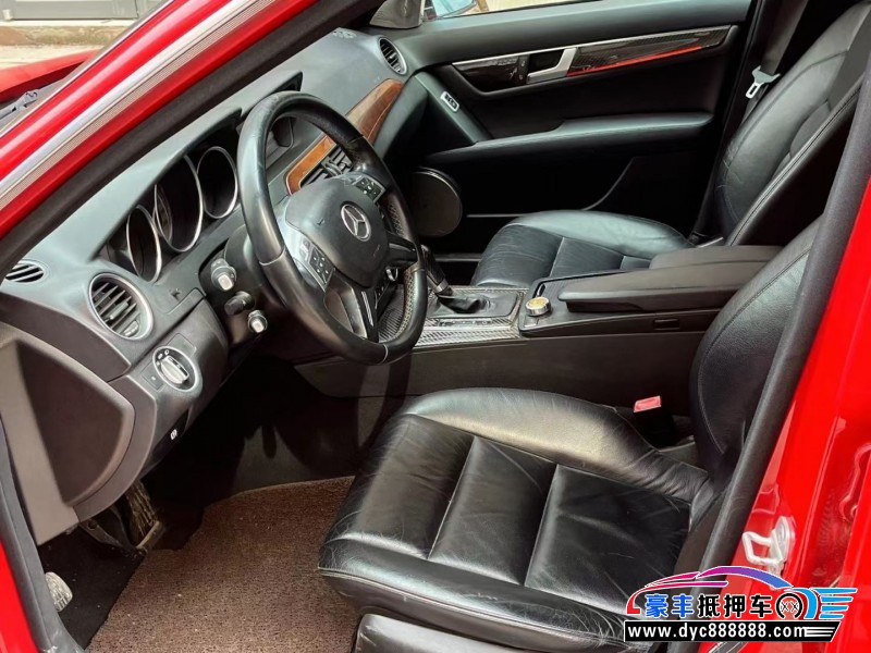 13年奔驰C轿车抵押车出售