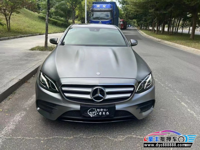 17年奔驰E级轿车抵押车出售