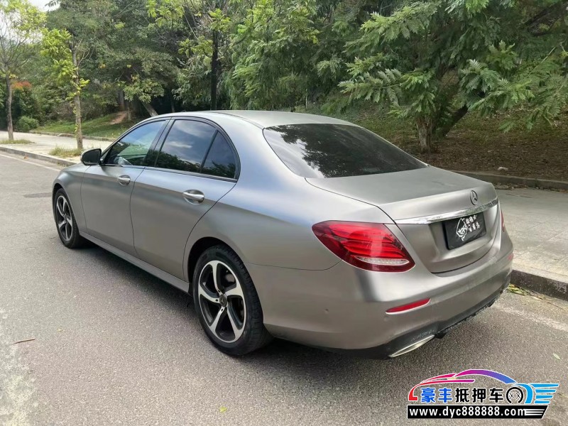 17年奔驰E级轿车抵押车出售