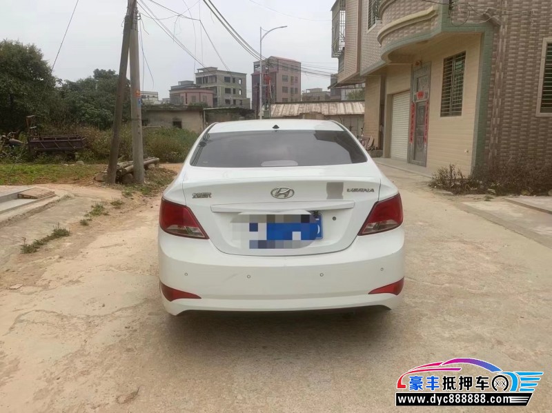 15年现代瑞纳轿车抵押车出售