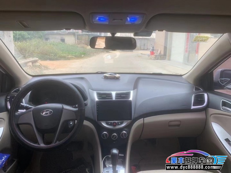 15年现代瑞纳轿车抵押车出售