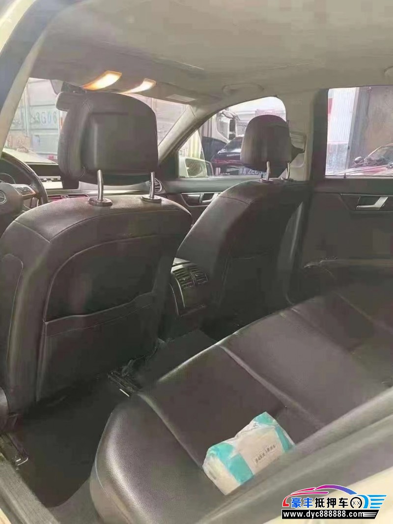 13年奔驰C轿车抵押车出售