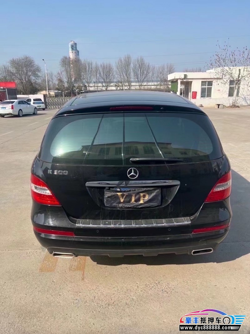 13年奔驰R级轿车抵押车出售