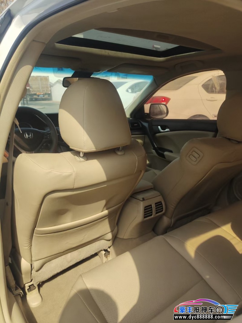 13年本田思铂睿轿车抵押车出售