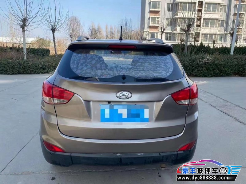 13年现代ix35轿车抵押车出售