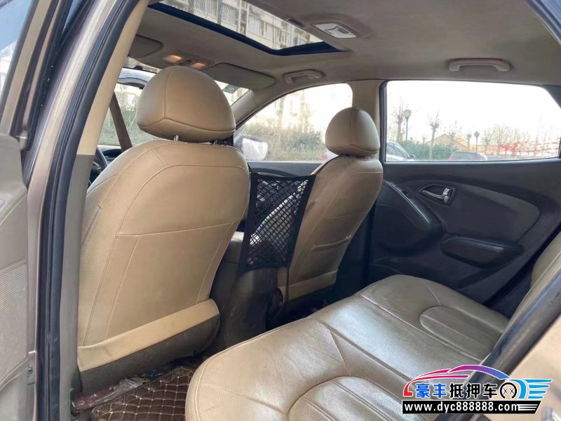 13年现代ix35轿车抵押车出售