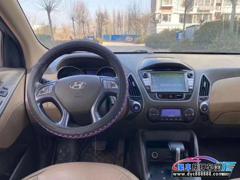 13年现代ix35轿车抵押车出售