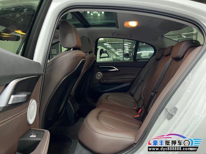 22年宝马1系轿车抵押车出售