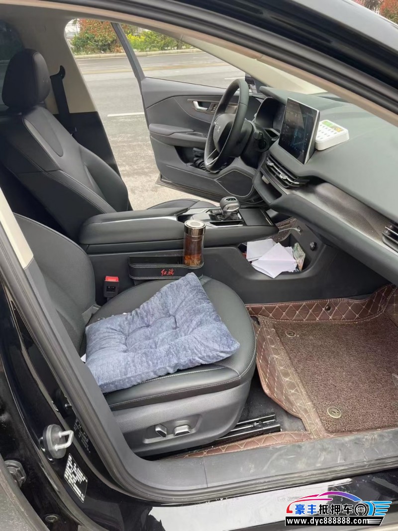 22年红旗EQM5轿车抵押车出售