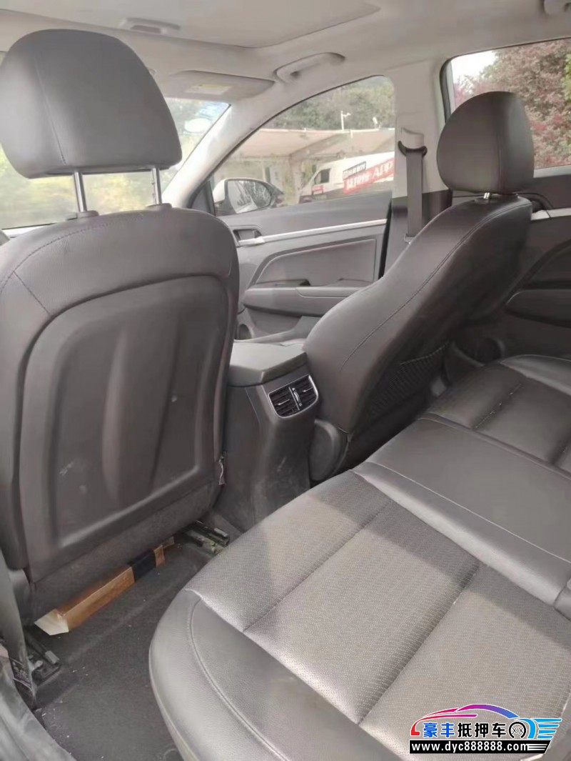 20年现代领动轿车抵押车出售