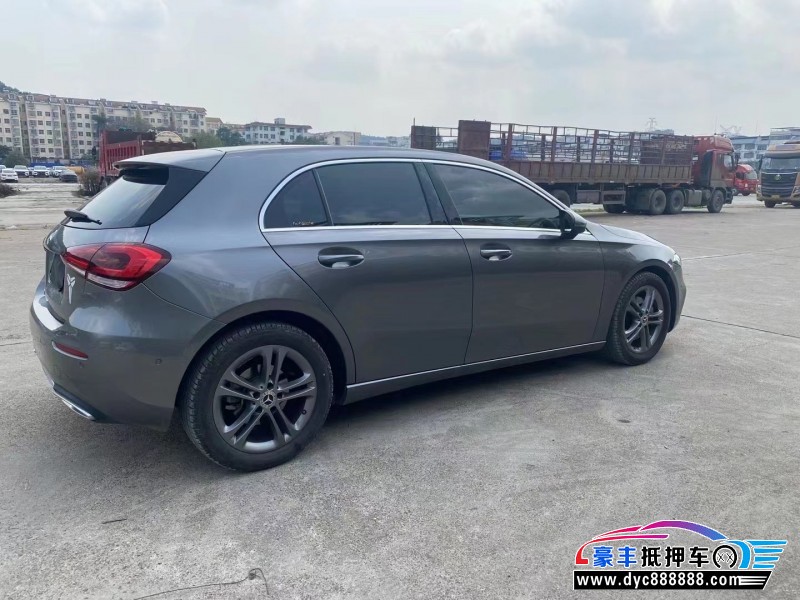 20年奔驰A轿车抵押车出售