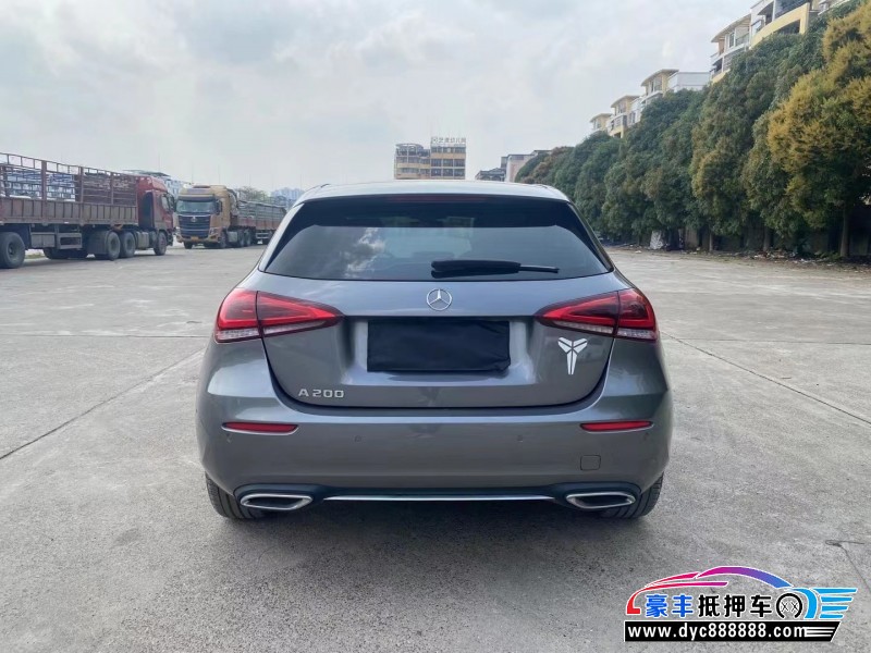 20年奔驰A轿车抵押车出售