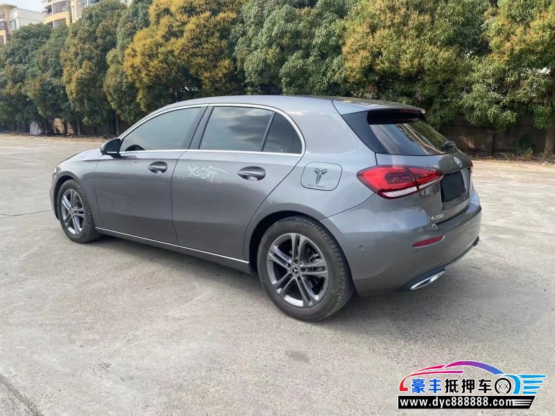 20年奔驰A轿车抵押车出售