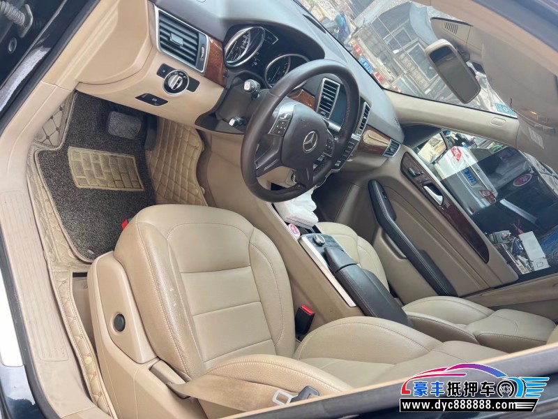 12年奔驰ML轿车抵押车出售