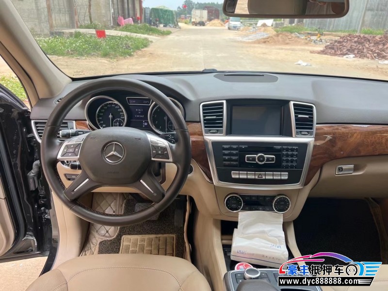 12年奔驰ML轿车抵押车出售