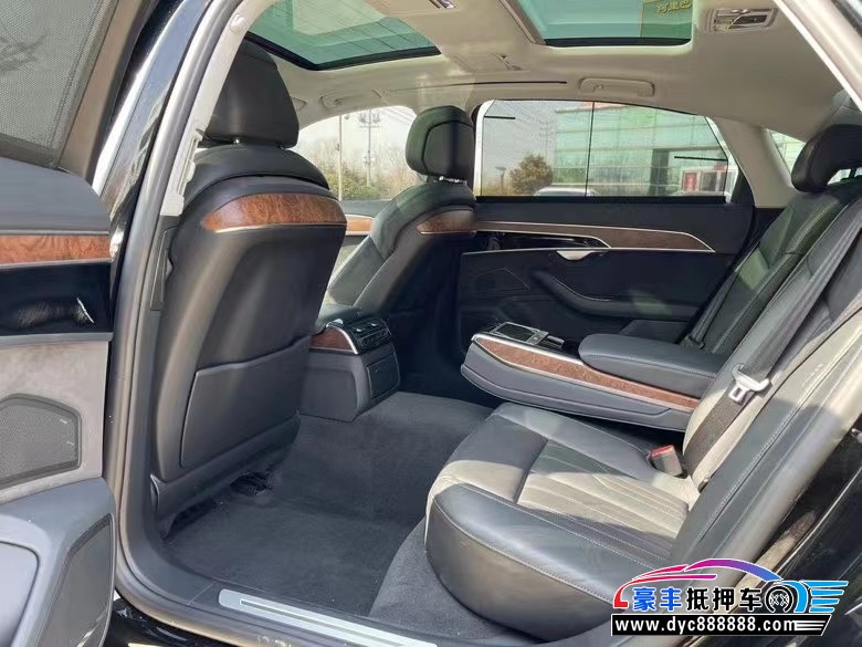 18年奥迪A8轿车抵押车出售