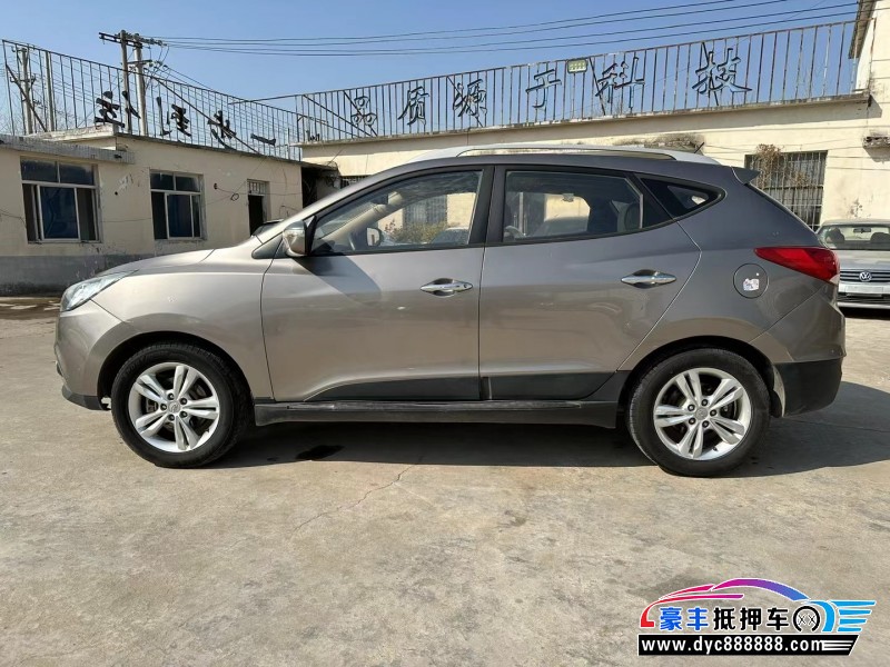 11年现代ix35轿车抵押车出售