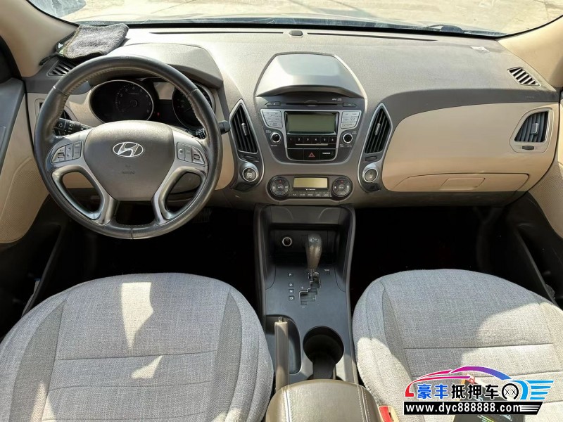 11年现代ix35轿车抵押车出售