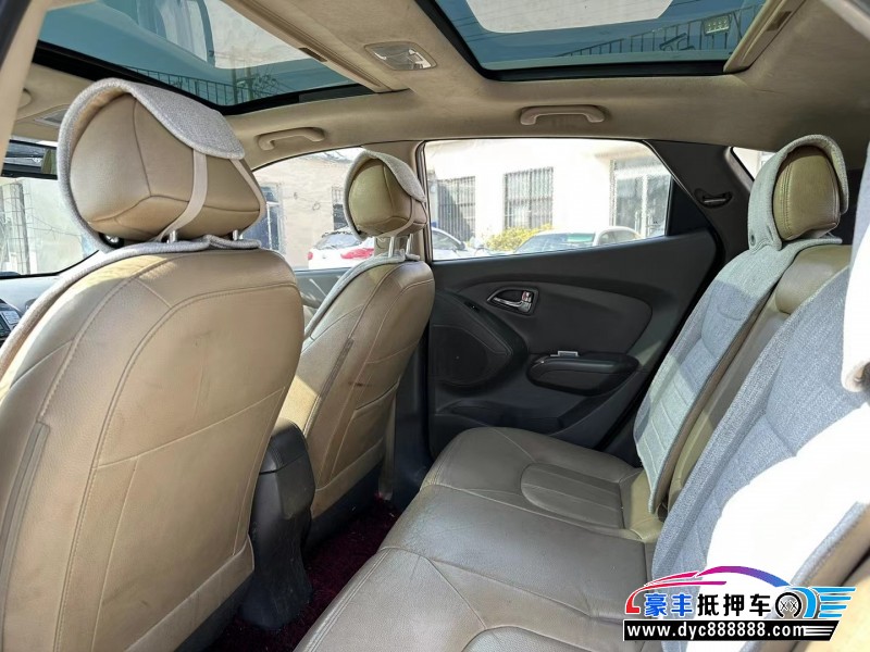 11年现代ix35轿车抵押车出售