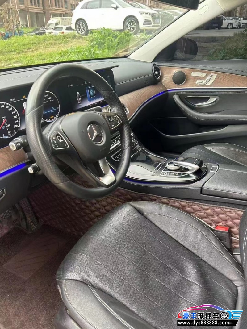 17年奔驰E级轿车抵押车出售