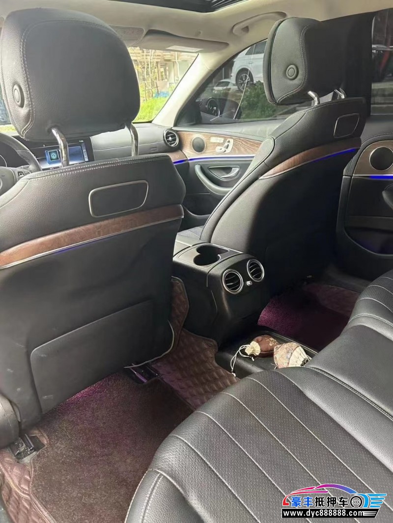 17年奔驰E级轿车抵押车出售