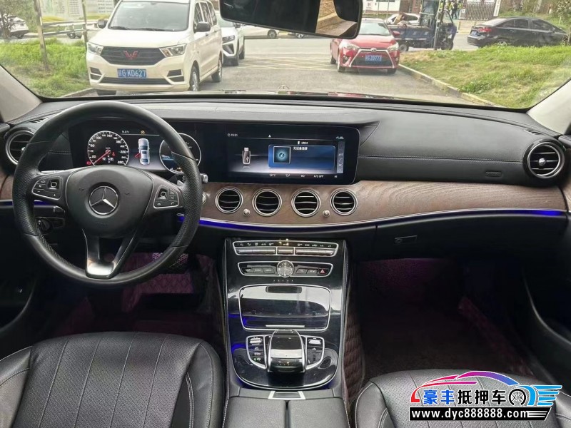 17年奔驰E级轿车抵押车出售