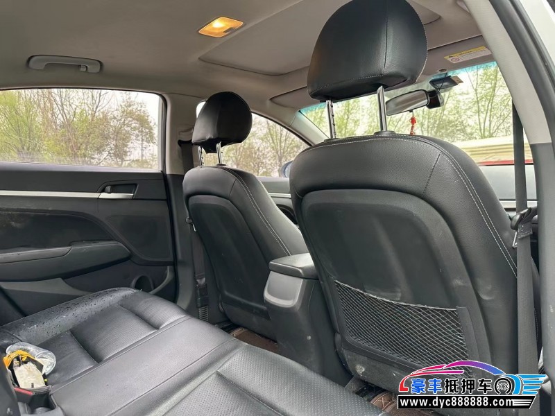 17年现代领动轿车抵押车出售