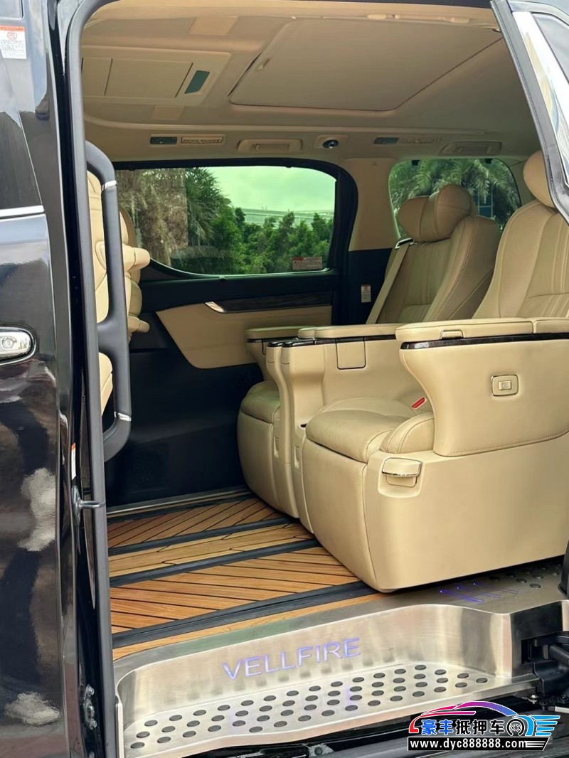 20年丰田威尔法轿车抵押车出售