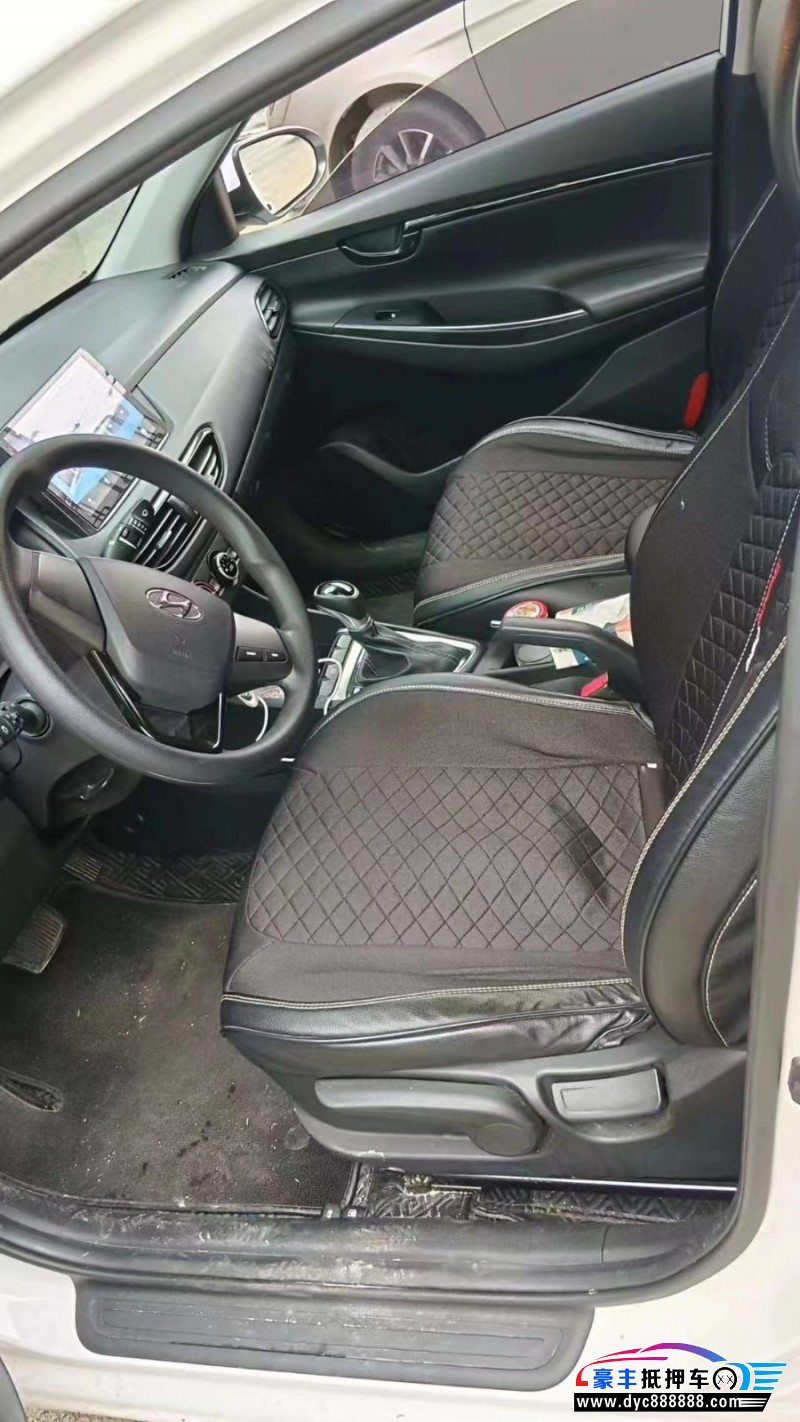 21年现代瑞纳轿车抵押车出售