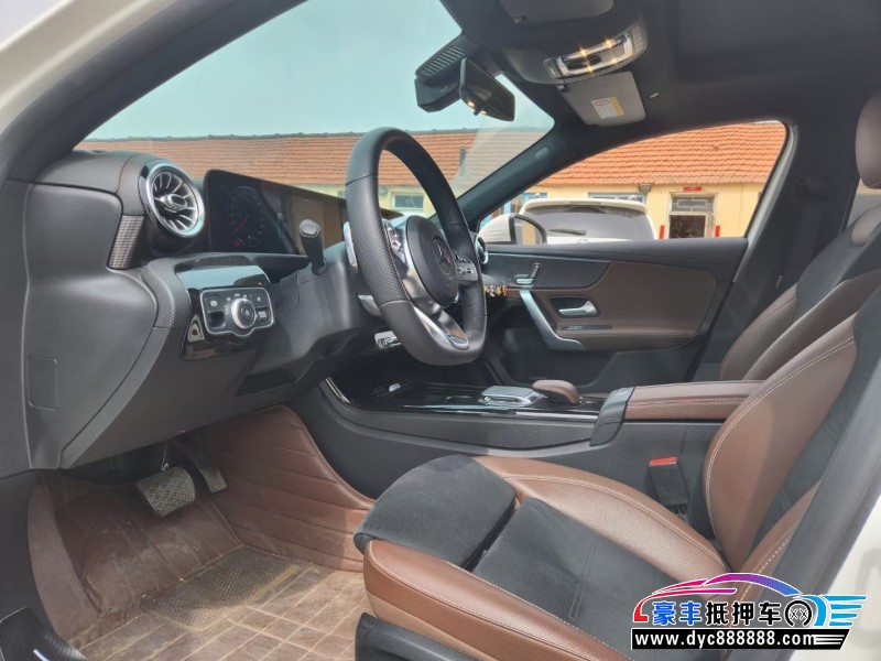 21年奔驰A轿车抵押车出售