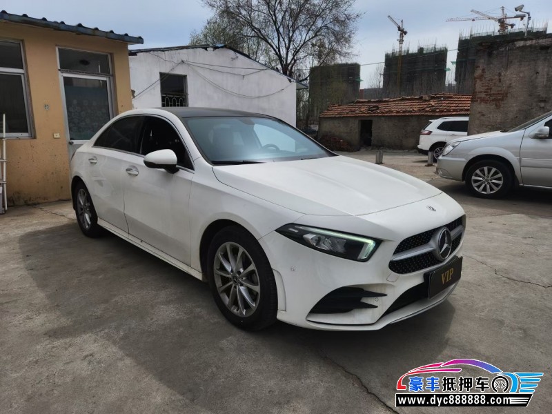 21年奔驰A轿车抵押车出售
