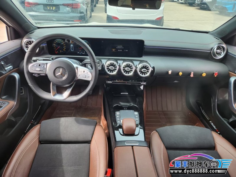 21年奔驰A轿车抵押车出售