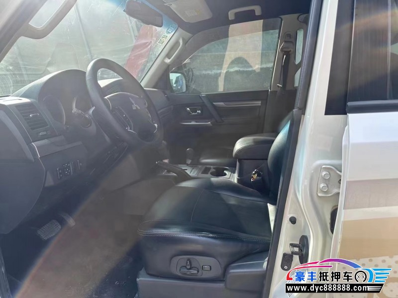 19年三菱帕杰罗SUV抵押车出售