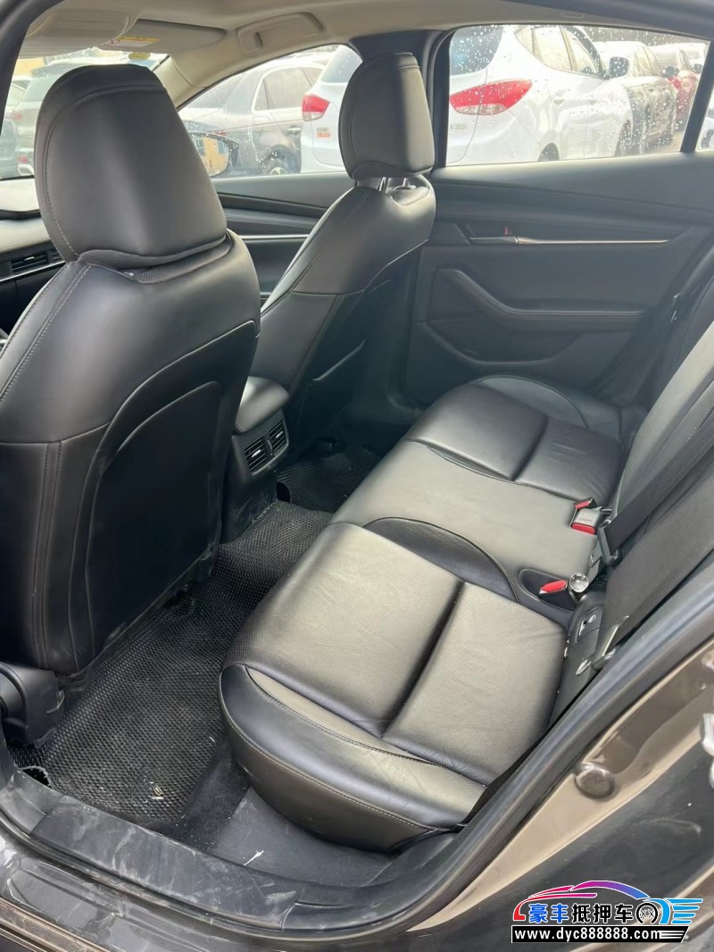 20年马自达昂克赛拉轿车抵押车出售