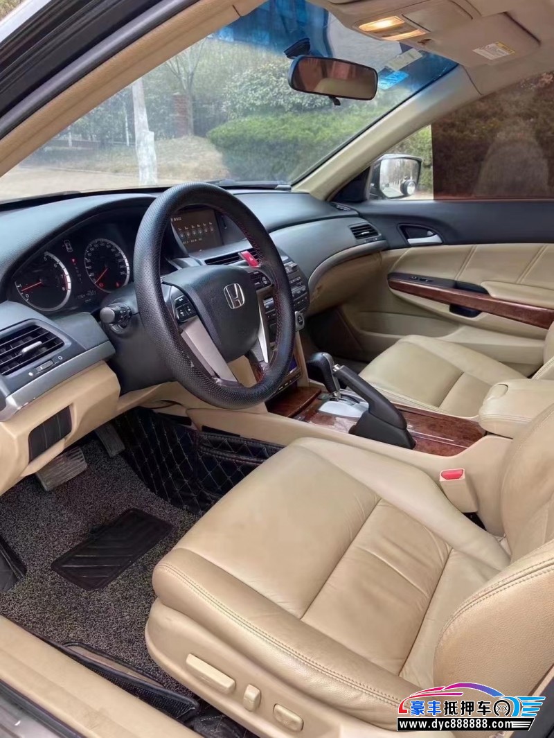 12年本田雅阁轿车抵押车出售