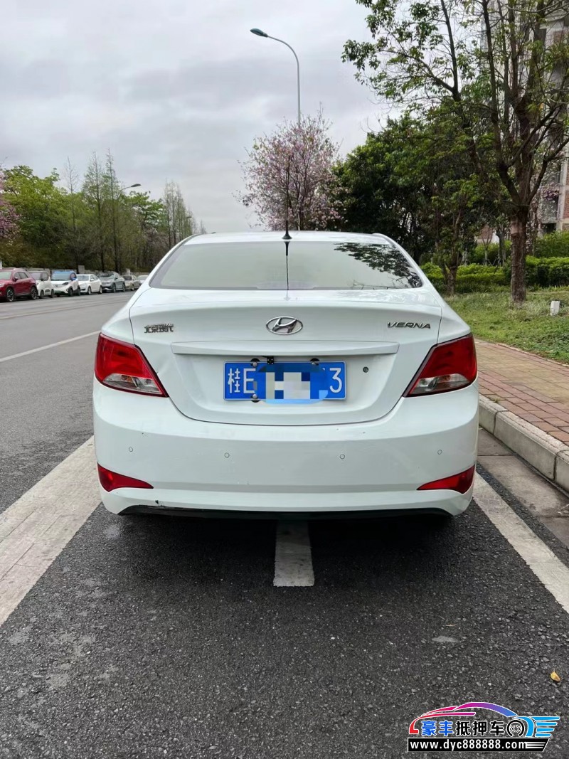 16年现代瑞纳轿车抵押车出售