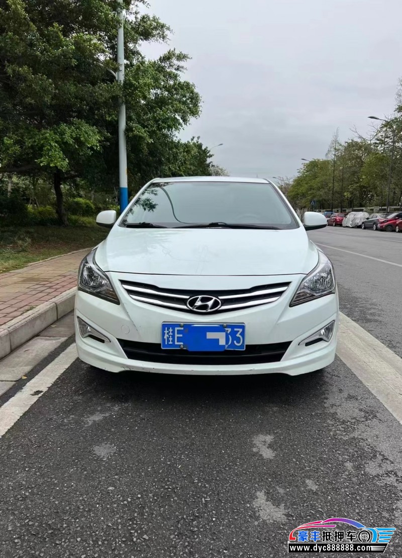 16年现代瑞纳轿车抵押车出售