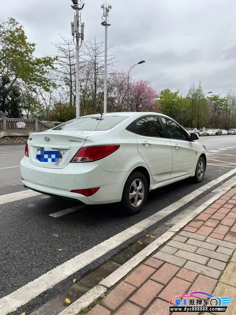 16年现代瑞纳轿车抵押车出售