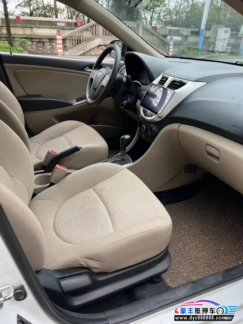 16年现代瑞纳轿车抵押车出售