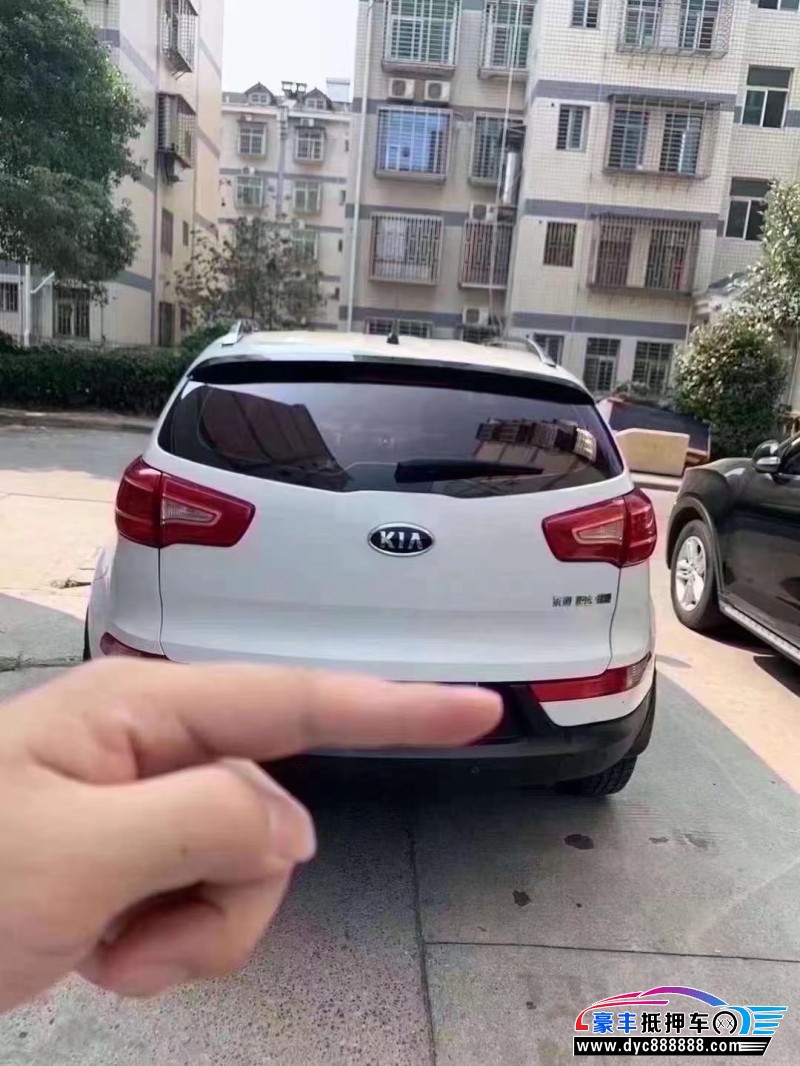 12年起亚智跑轿车抵押车出售