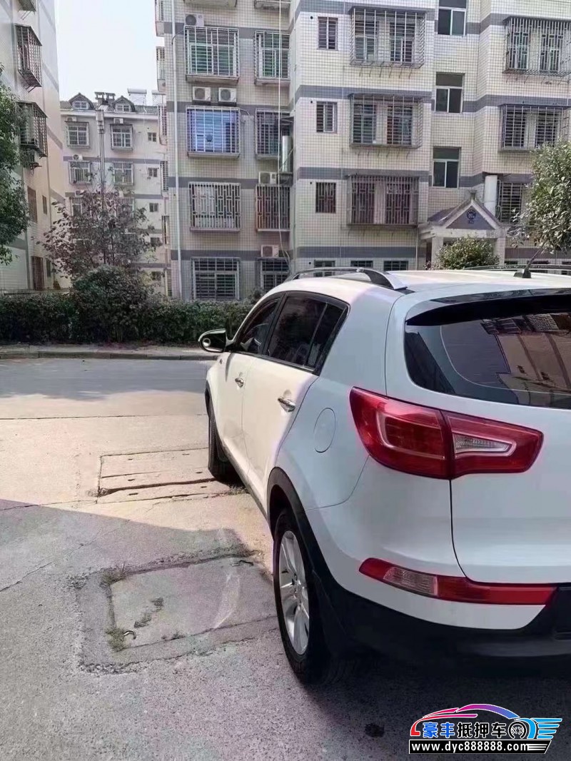 12年起亚智跑轿车抵押车出售