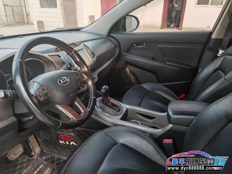 16年起亚智跑轿车抵押车出售