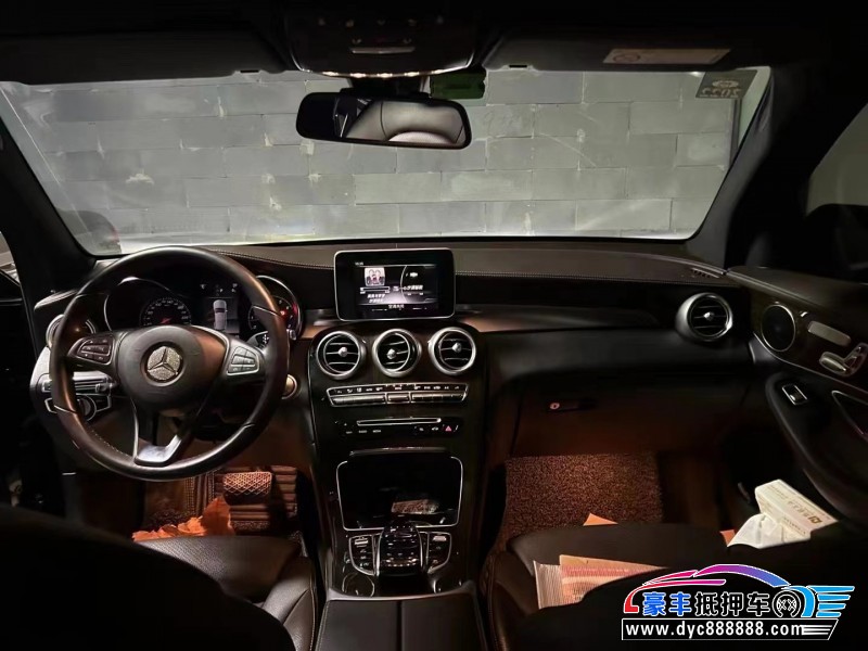 18年奔驰GLC轿车抵押车出售