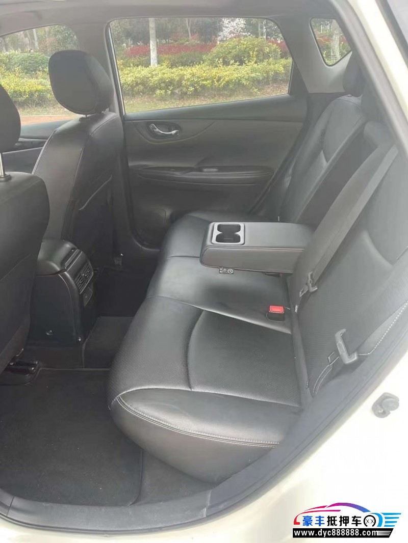 20年日产骐达轿车抵押车出售