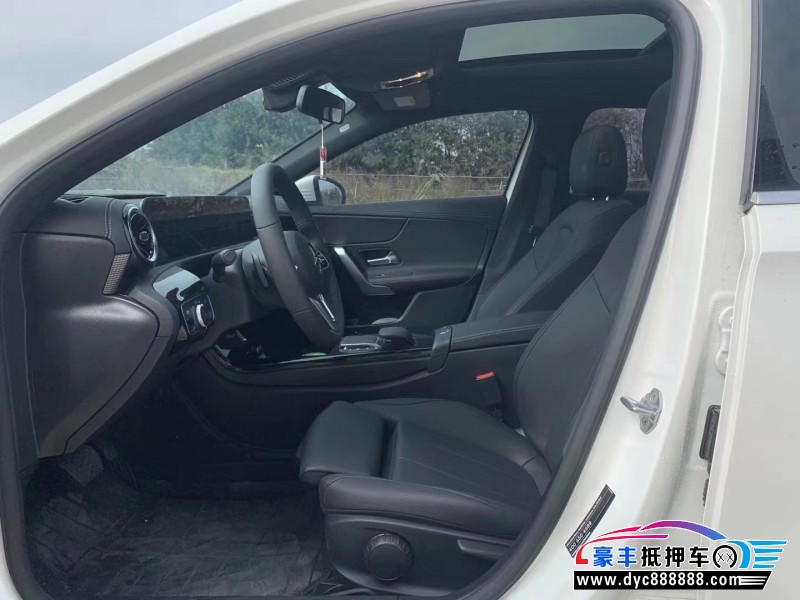 21年奔驰A轿车抵押车出售