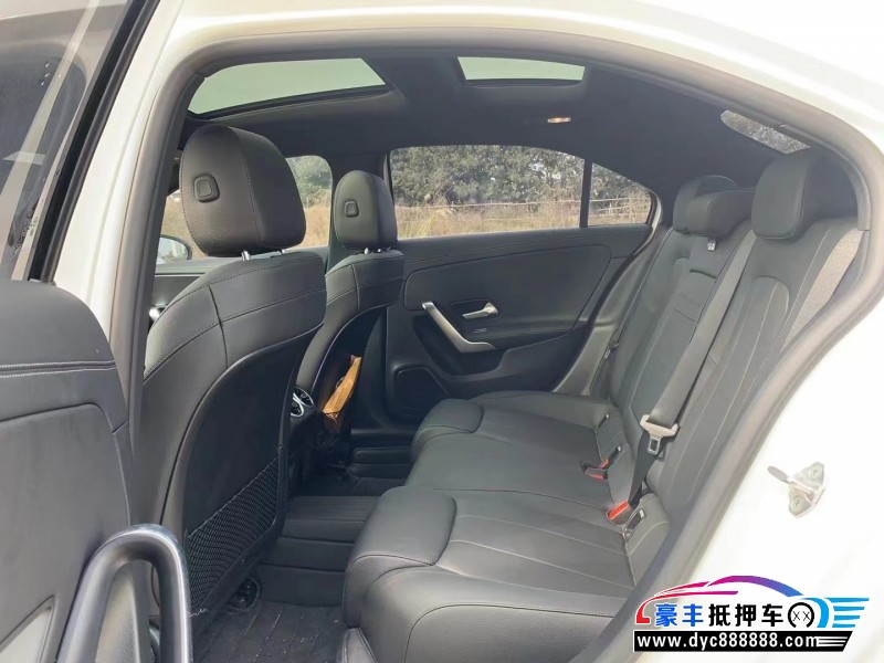 21年奔驰A轿车抵押车出售