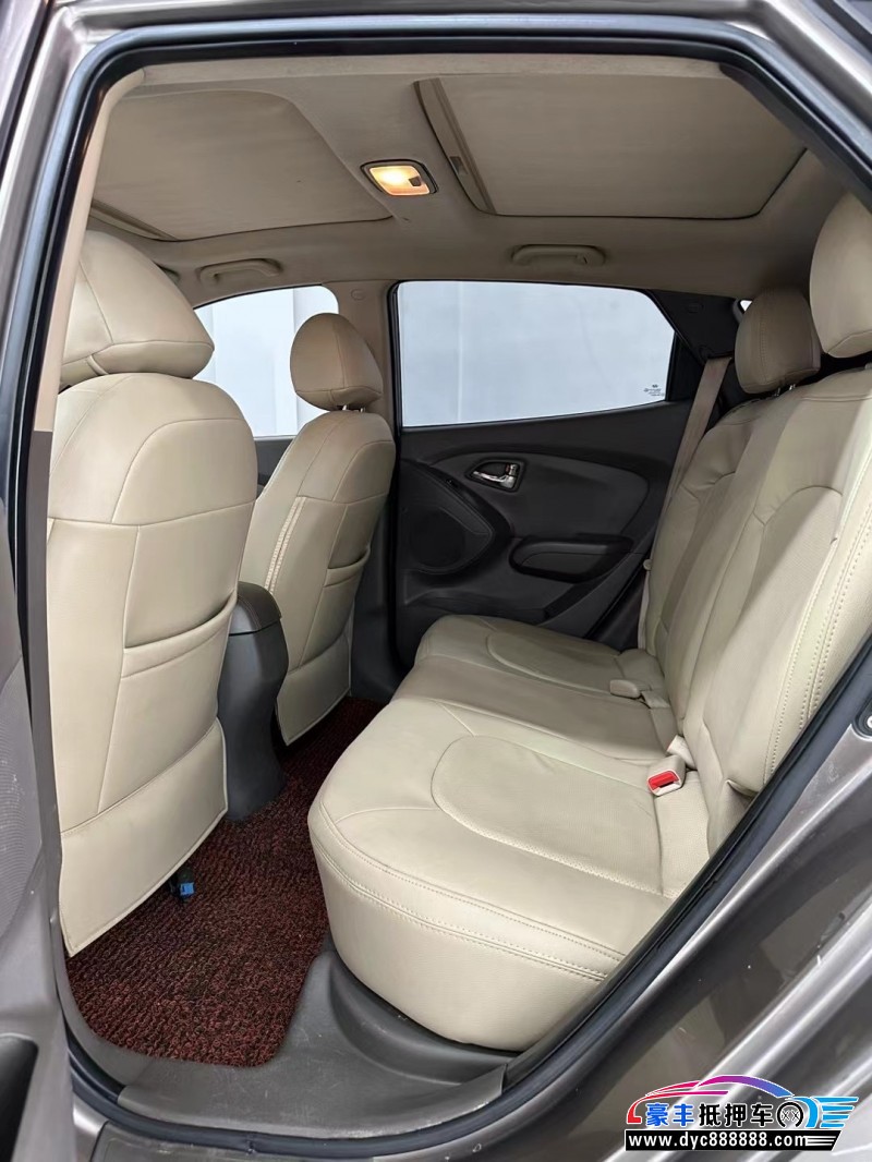 12年现代ix35轿车抵押车出售