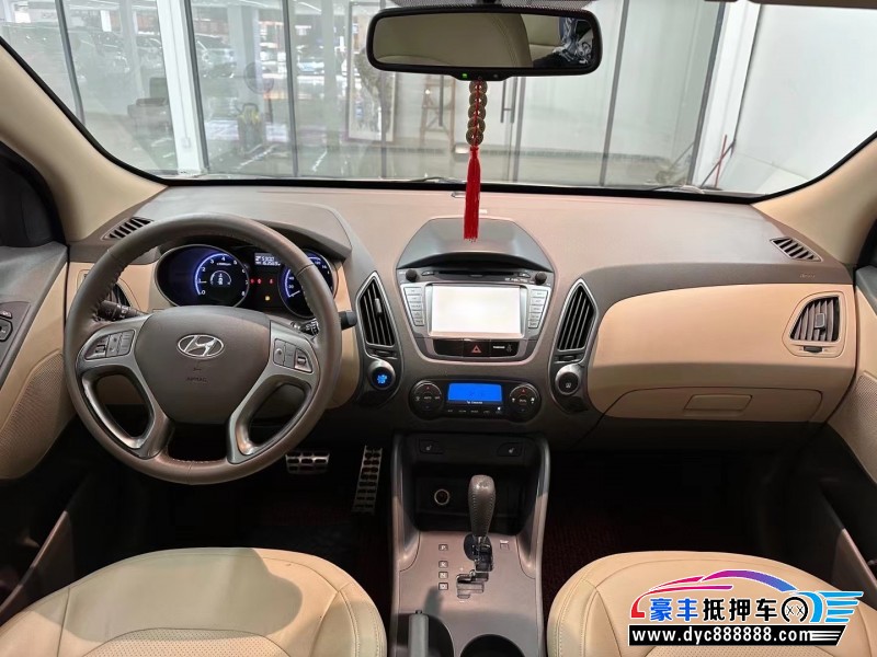 12年现代ix35轿车抵押车出售