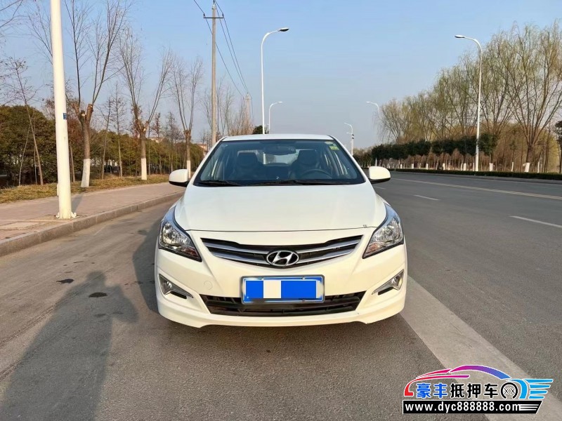 18年现代瑞纳轿车抵押车出售