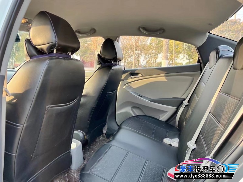 18年现代瑞纳轿车抵押车出售